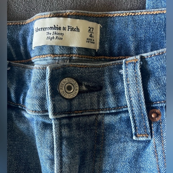 NWOT Abercrombie & Fitch The Skinny High Rise Jean Women’s Size 27 / 4 S Short - Picture 12 of 14